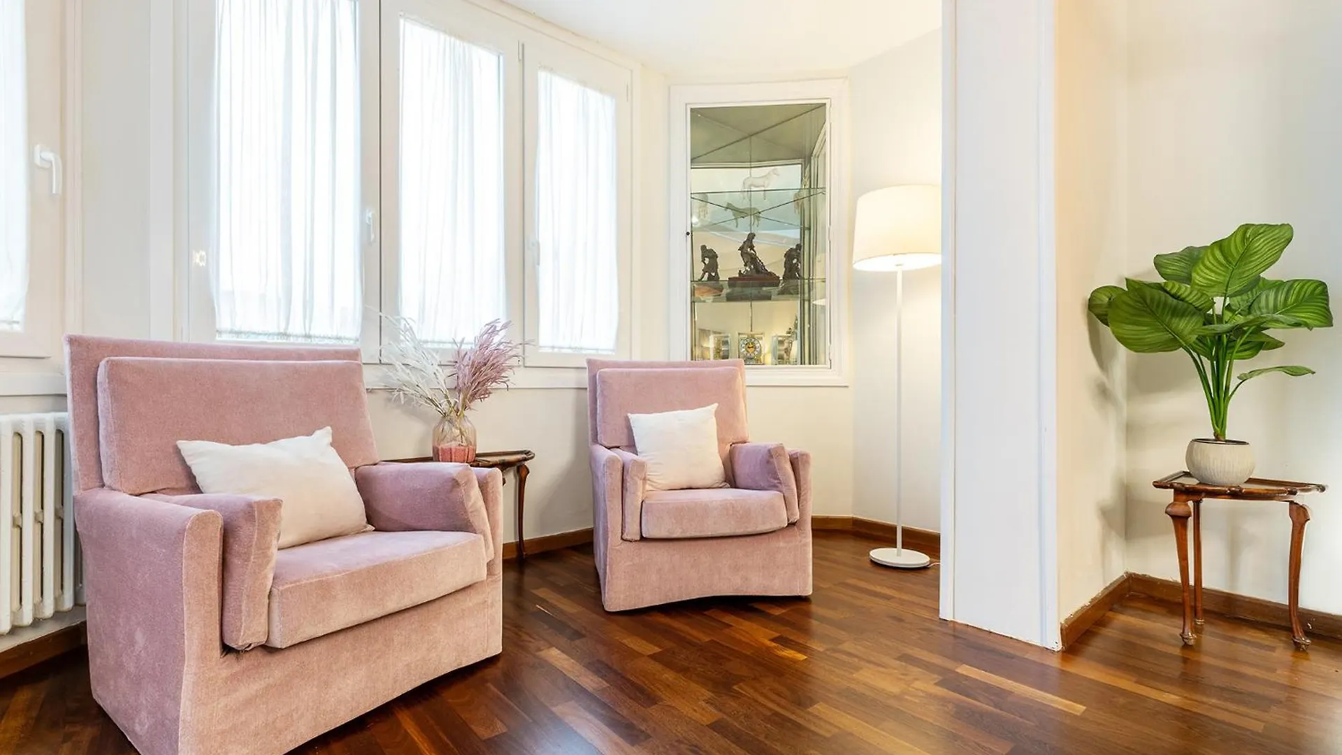 Large & Beautiful Apartment 4Min From Passeig De Gracia Barcelona Spain
