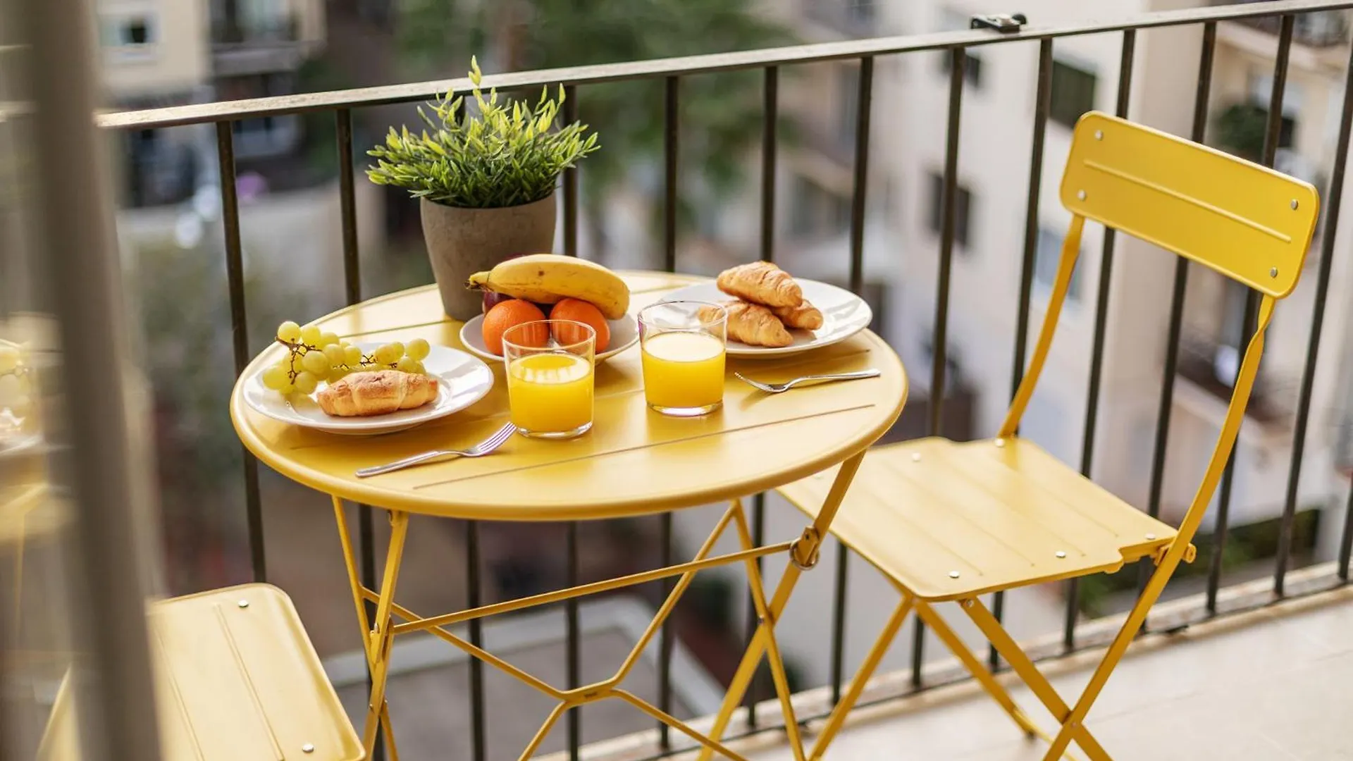 Large & Beautiful Apartment 4Min From Passeig De Gracia Barcelona