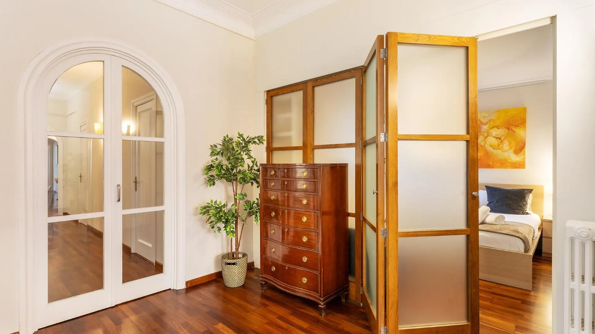 Large & Beautiful Apartment 4Min From Passeig De Gracia Barcelona 0*,