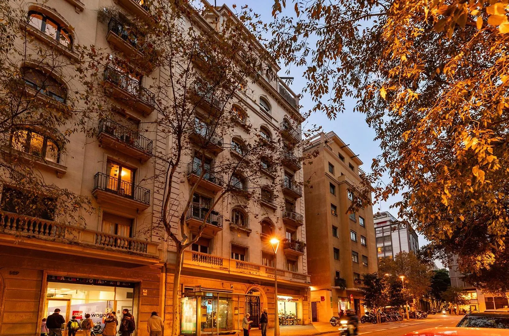 Large & Beautiful Apartment 4Min From Passeig De Gracia Barcelona