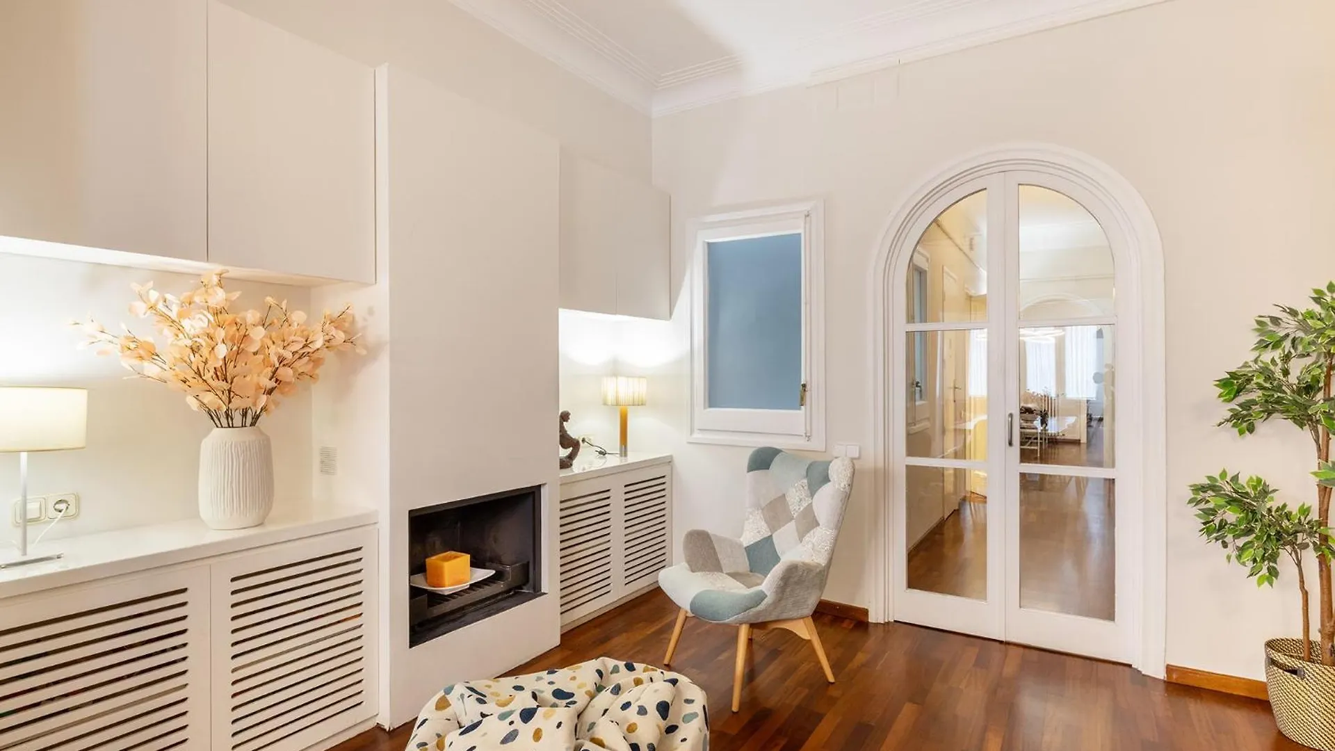 Large & Beautiful Apartment 4Min From Passeig De Gracia Barcelona 0*,