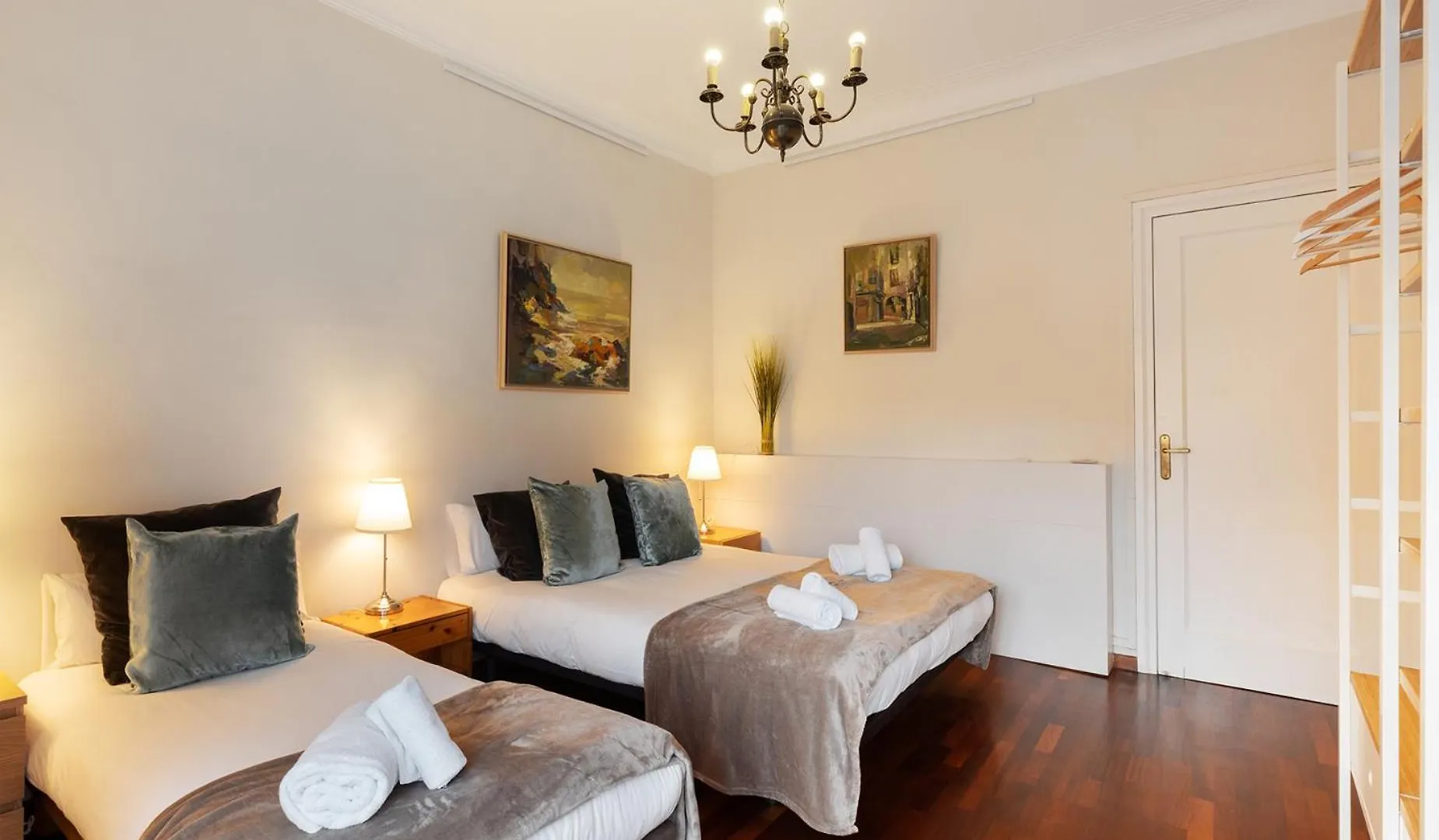 Large & Beautiful Apartment 4Min From Passeig De Gracia Barcelona