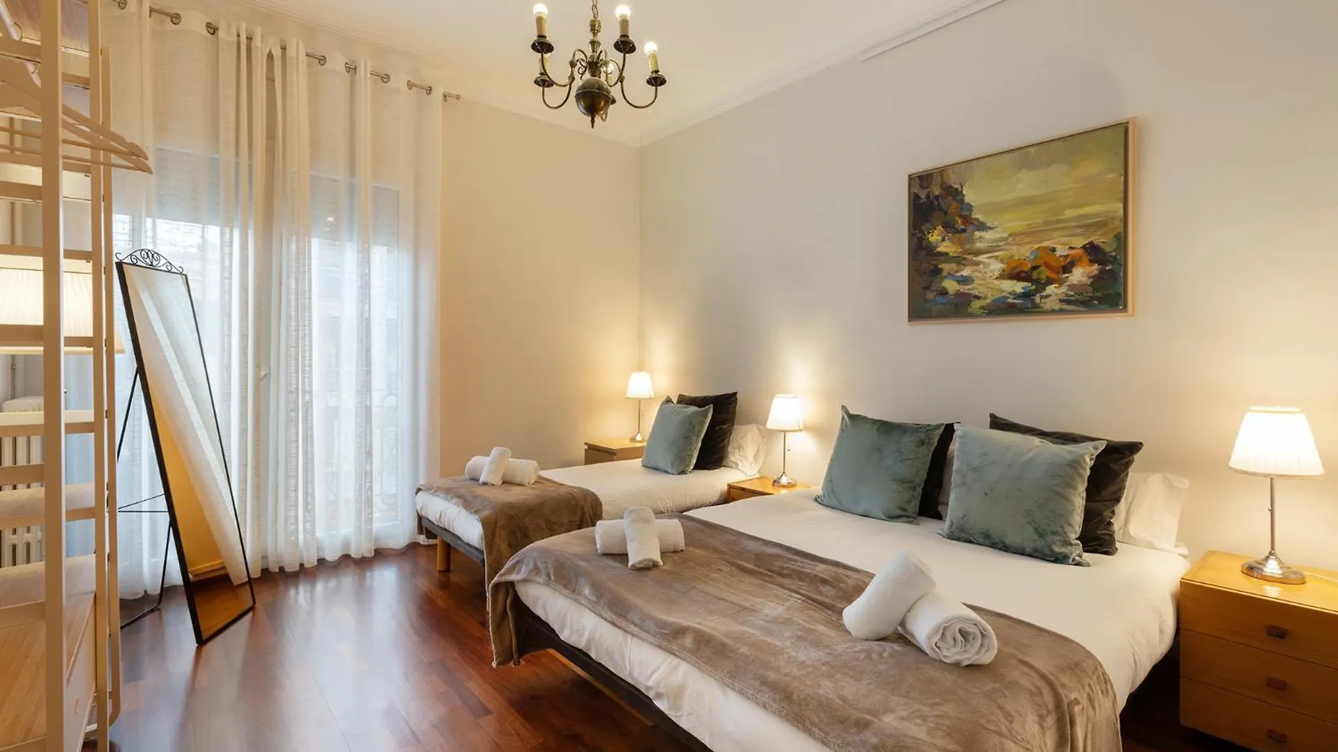 Large & Beautiful Apartment 4Min From Passeig De Gracia Barcelona 0*,