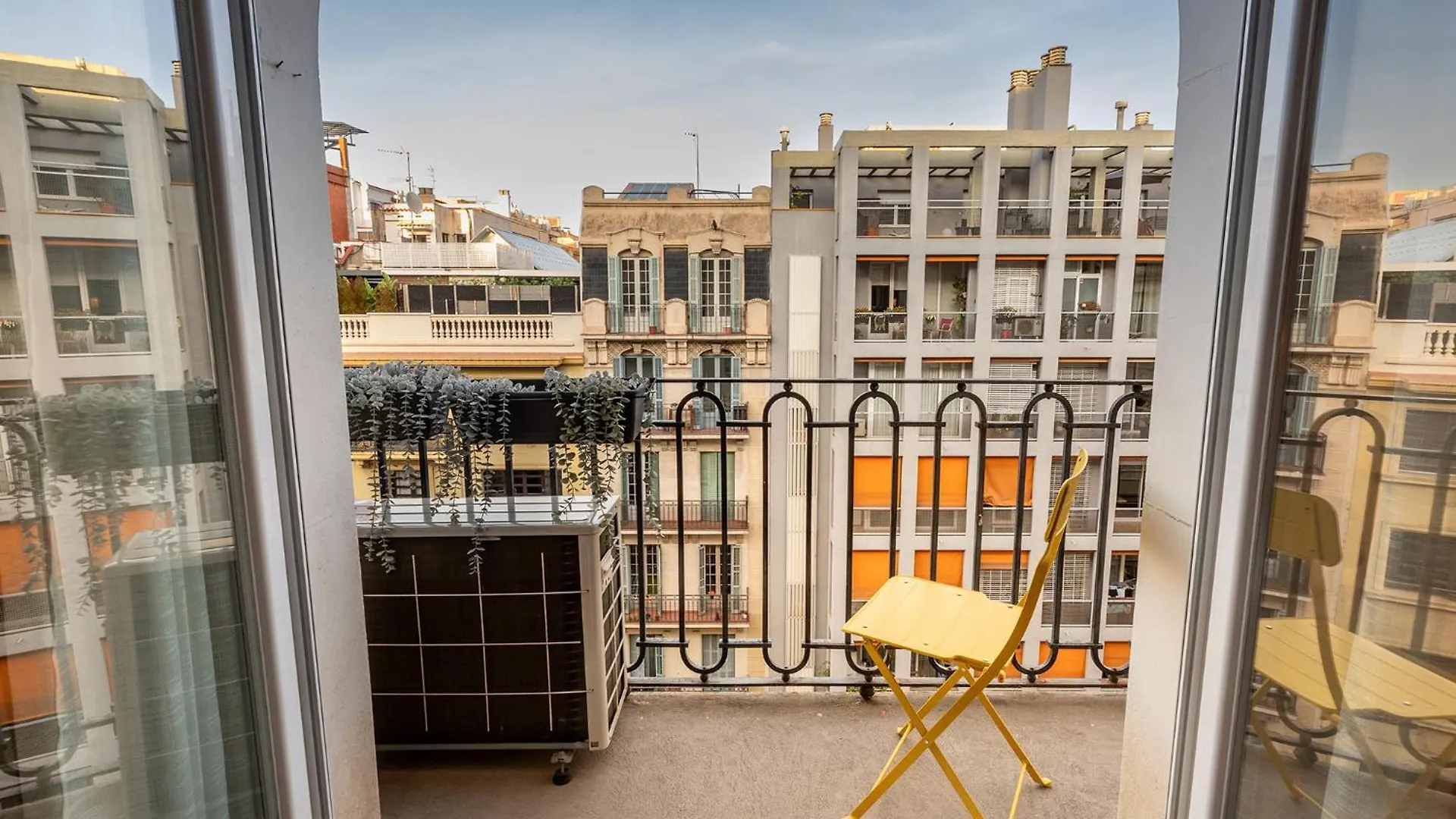 Large & Beautiful Apartment 4Min From Passeig De Gracia Barcelona