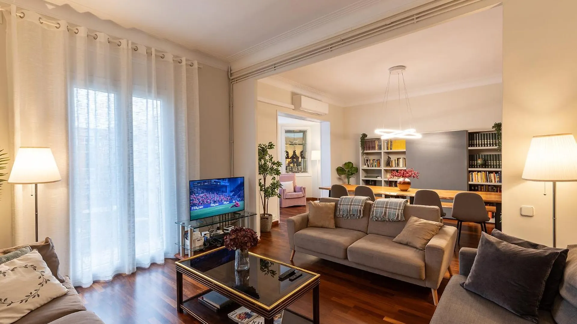 Large & Beautiful Apartment 4Min From Passeig De Gracia Barcelona